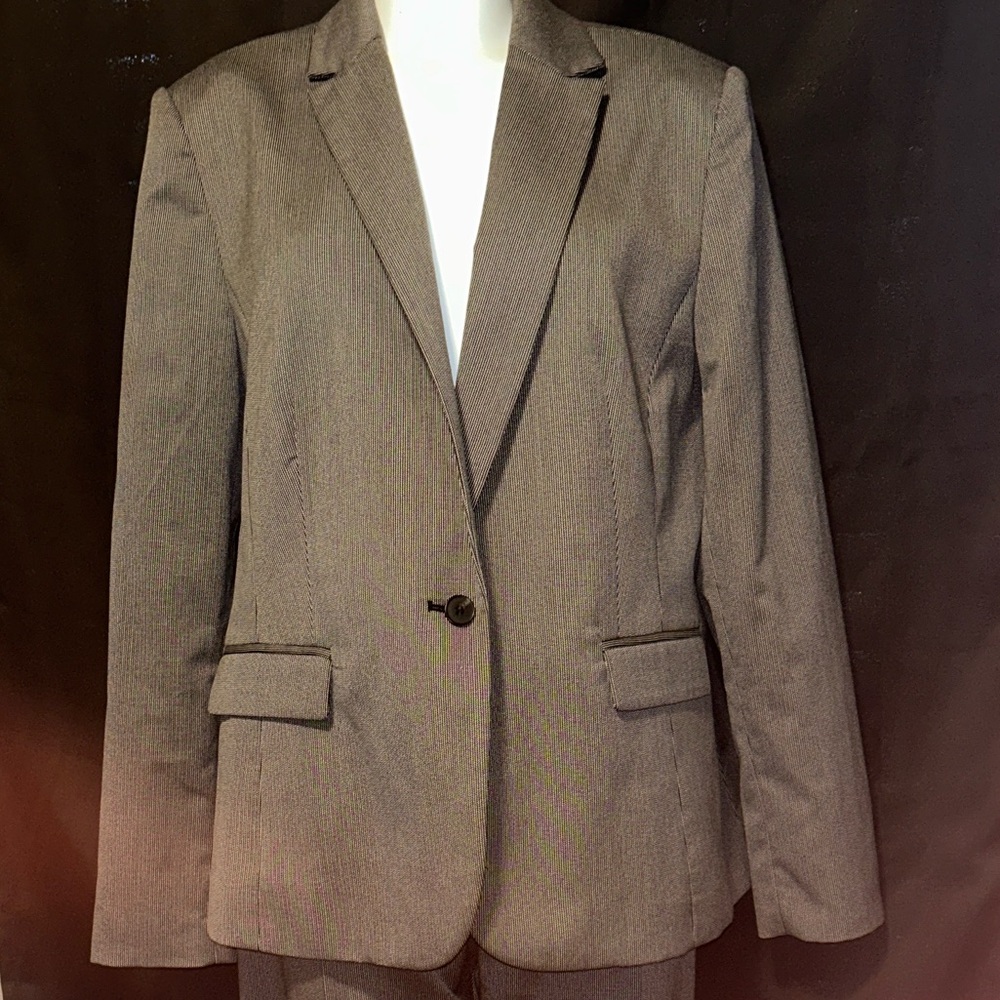 Women’s Worthington Grey and Black Blazer - Picture 2 of 8